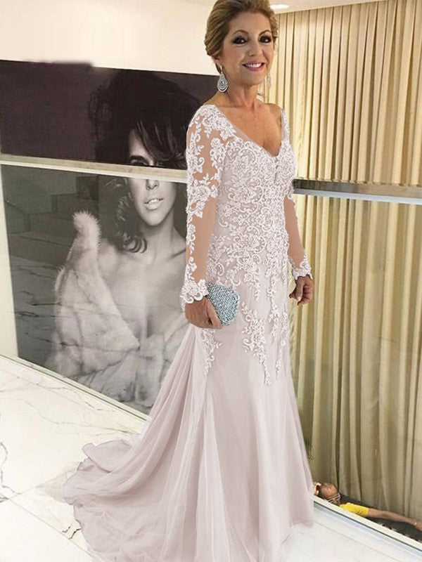 Chanel Sheath/Column Tulle Applique V-neck Long Sleeves Sweep/Brush Train Mother of the Bride Dresses DGP0020380