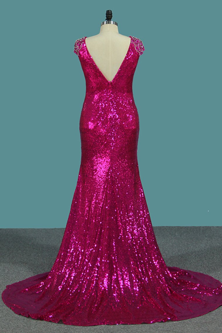 2022 Scoop Mermaid Prom Dresses Sequins With Beading Sweep Train