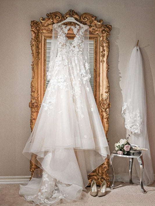 Elegant Beach Lace Wedding Dresses,White Long Sleeve Women Garden Bridal Gown
