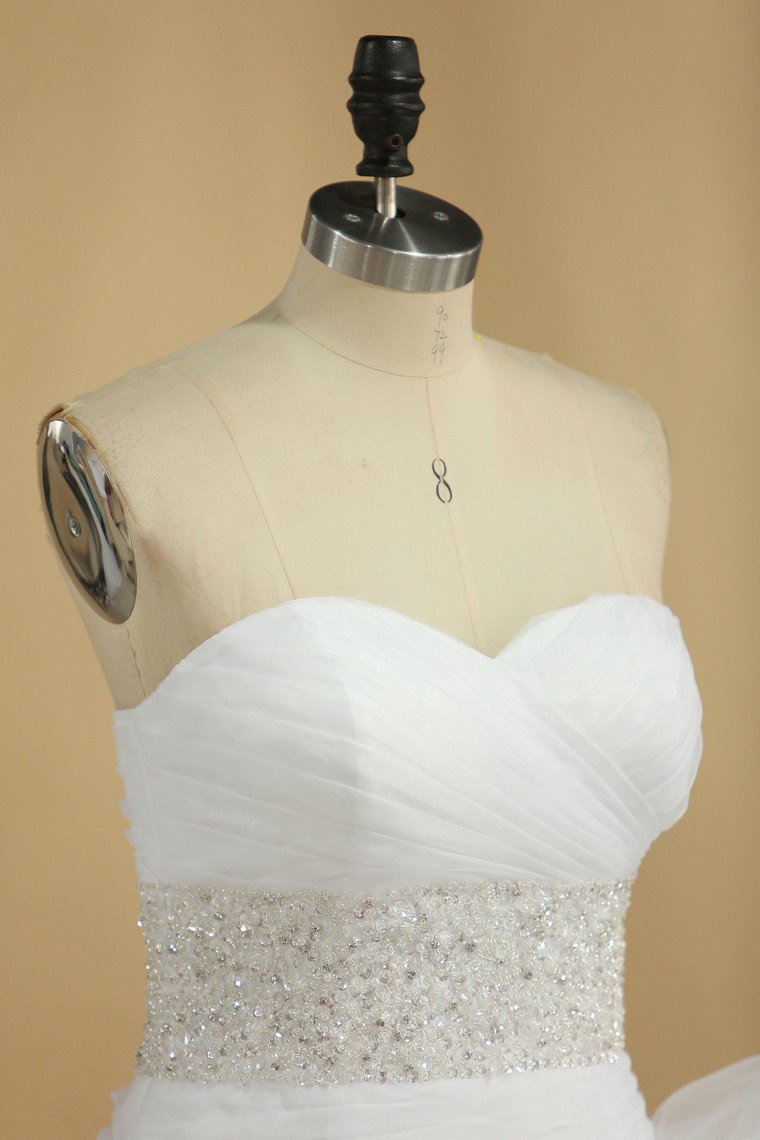 2024 A Line Wedding Dress Sweetheart Ruffles Court Train Beaded Belt Covered Buttons