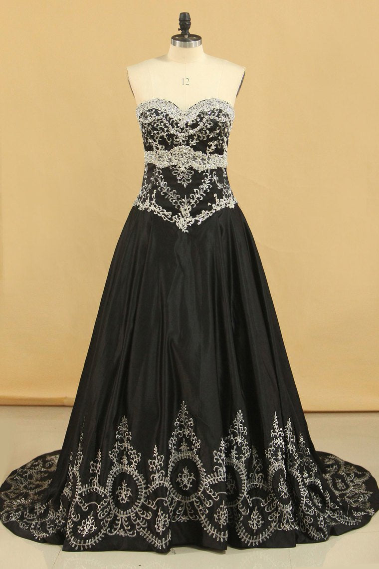 Quinceanera Dresses Ball Gown Sweetheart Satin With Beading And Embroidery