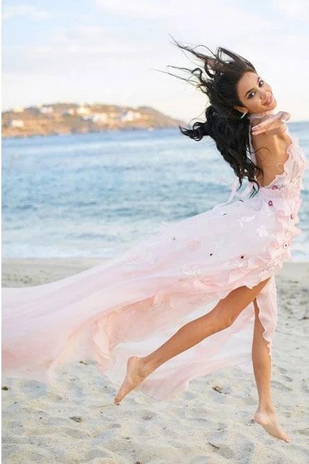 Boho Halter Backless Light Pink Chiffon Beach Wedding Dresses with Appliques Ruffles SRS15082