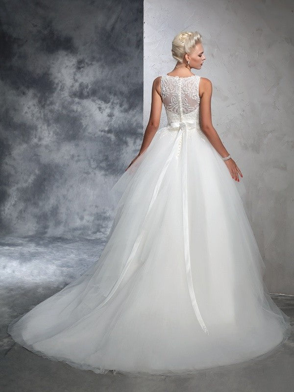 Sleeveless Applique Bateau Long Ball Gown Net Wedding Dresses