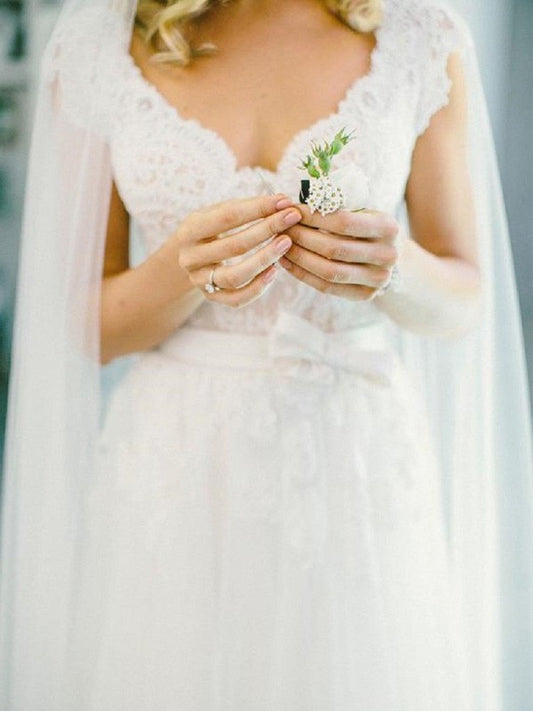 Lace Sleeveless V-neck A-Line/Princess Floor-Length Tulle Wedding Dresses