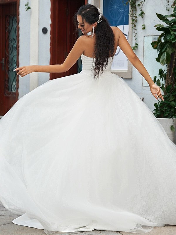 Sleeveless Ruffles Sweetheart Sweep/Brush Lace A-Line/Princess Train Wedding Dresses