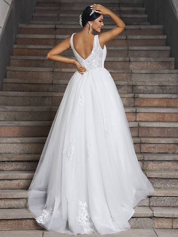 Sleeveless Applique V-neck Tulle A-Line/Princess Sweep/Brush Train Wedding Dresses