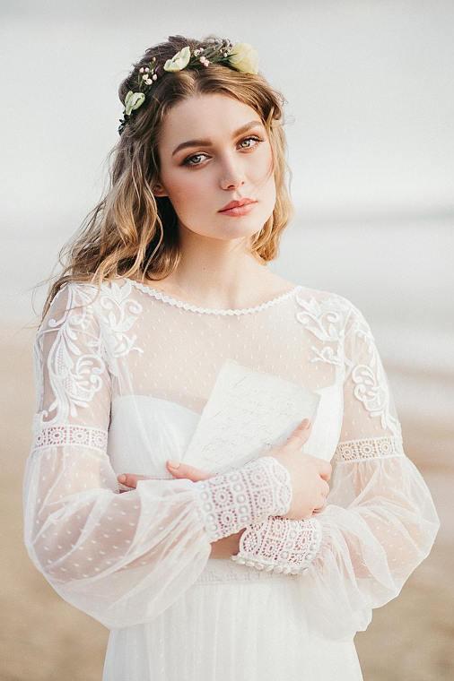 Elegant A Line See Through Long Sleeve Lace Appliques Ivory Beach Wedding Dresses JS873